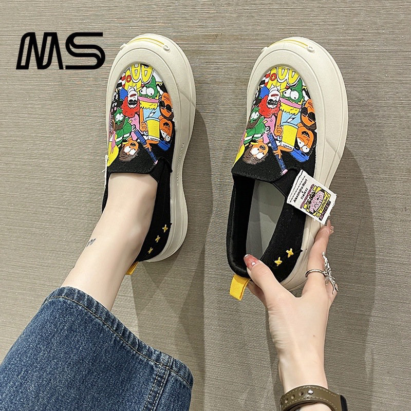 Giày lười hoạ tiết hoạt hình siêu dễ thương mới 2023