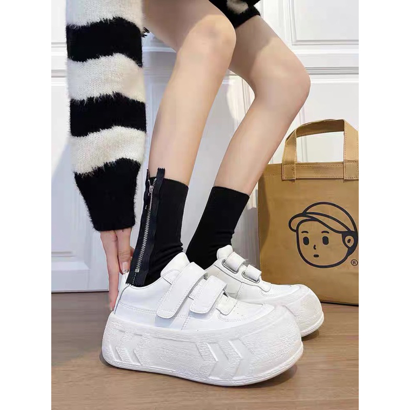 Giày thể thao đế bánh mì kiểu dáng quai dán