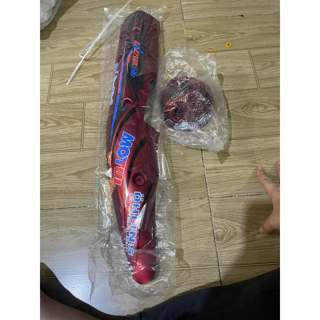 Ốp bô chụp đích bô gắn Exciter150 màu đỏ nhám đô mẫu 3 sọc