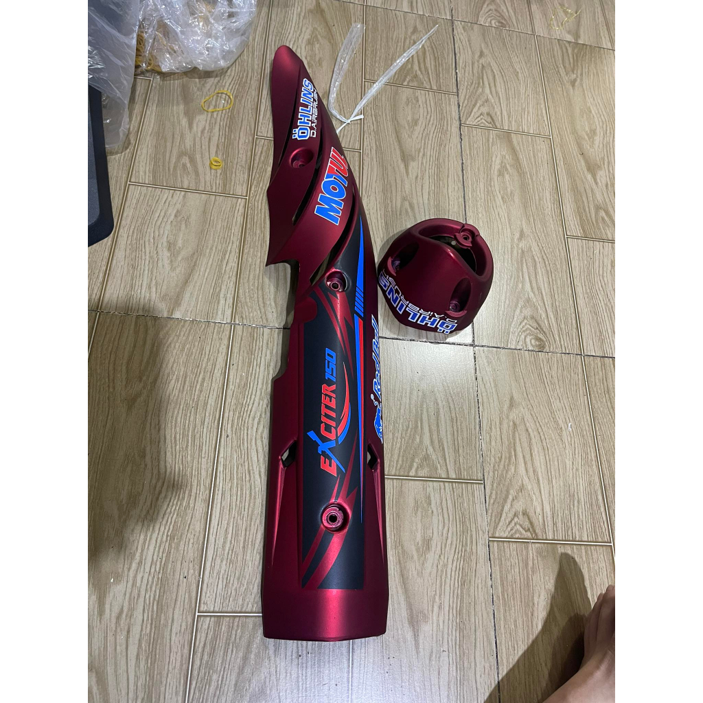 Ốp bô chụp đích bô gắn Exciter150 màu đỏ nhám đô mẫu 3 sọc