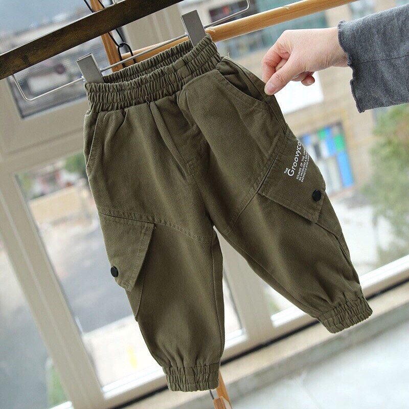 Quần dài kaki túi hộp dáng jogger IN CHỮ cho bé