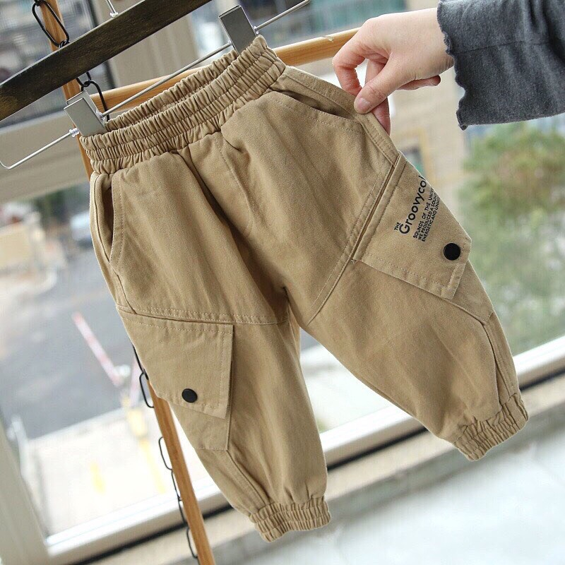 Quần dài kaki túi hộp dáng jogger IN CHỮ cho bé