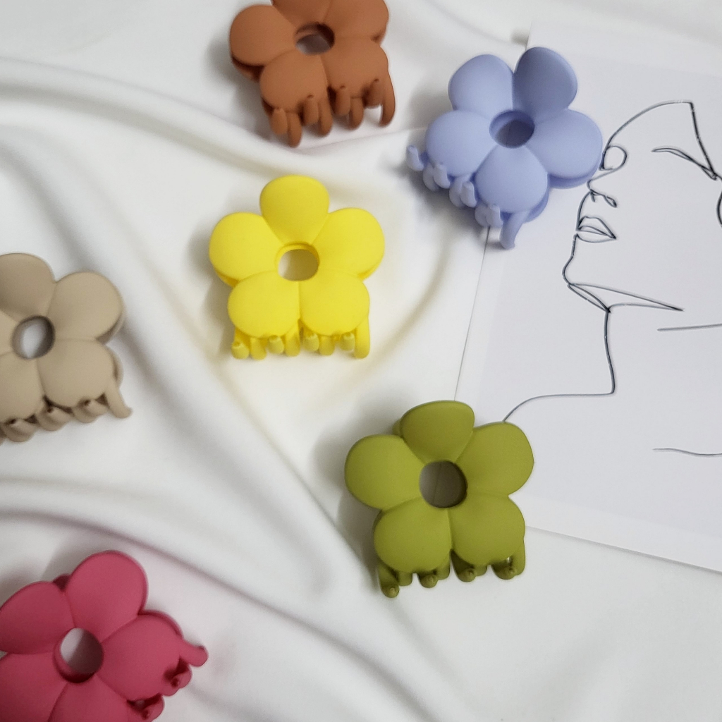 Kẹp tóc nhựa hình bông hoa 6 cm phong cách hawaii nhiều màu - Xinni Accessories.