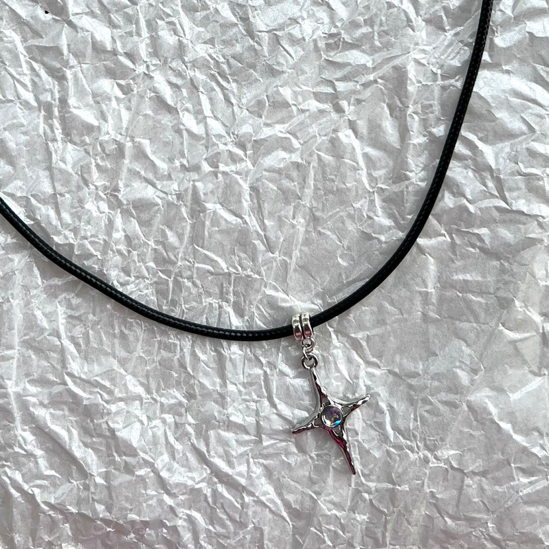 Vòng cổ dây da mặt sao chiếu lấp lánh