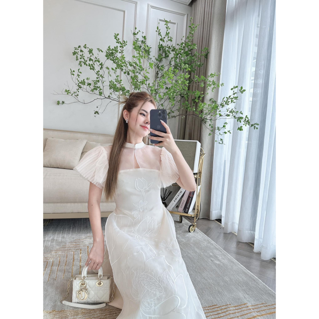 Áo dài trắng cách tân thiết kế thêu tay thủ công chất tơ oganza 4 tà tay dập ly tiểu thư siêu sang