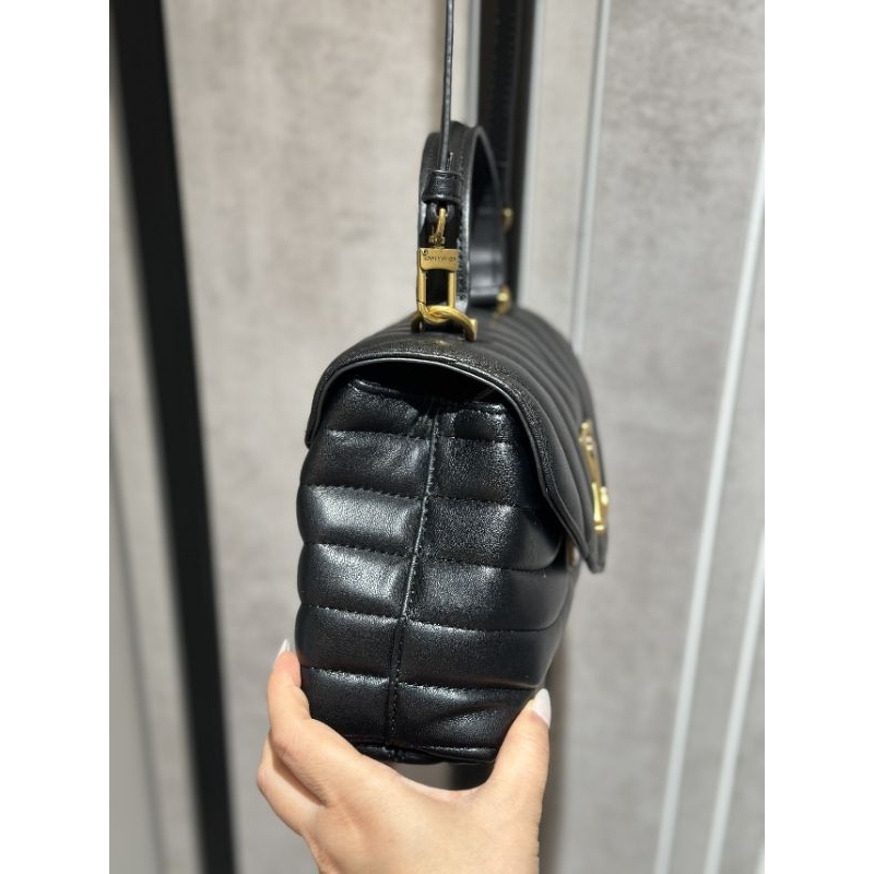 Túi L           V Hold Me