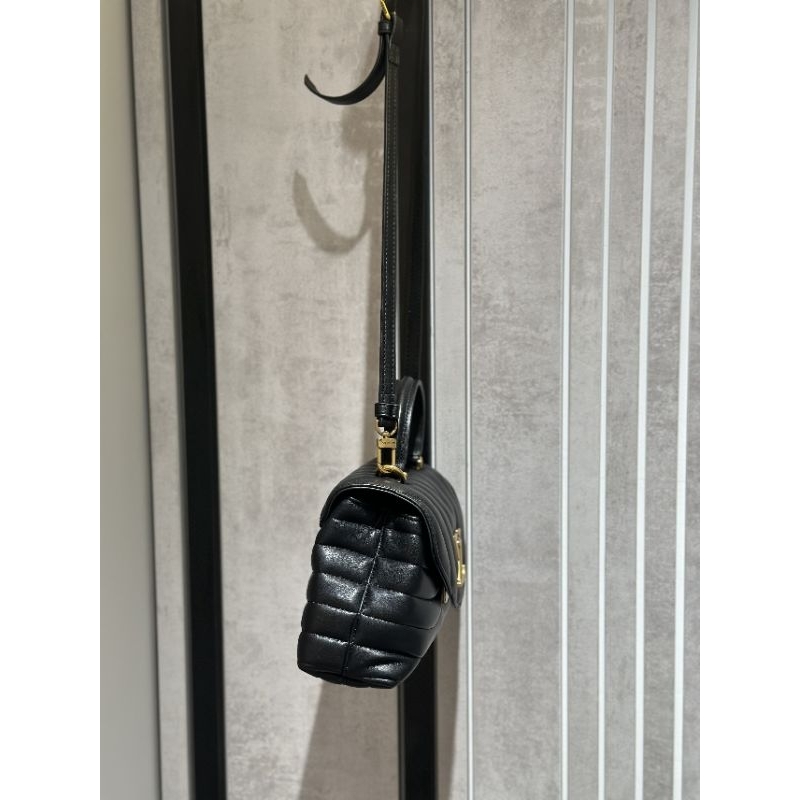 Túi L           V Hold Me