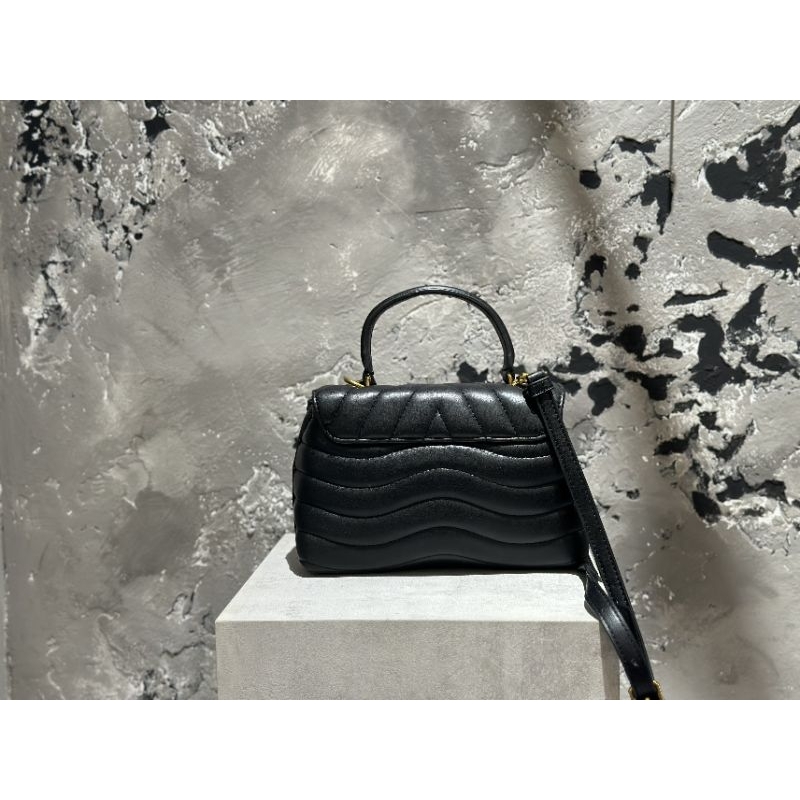 Túi L           V Hold Me