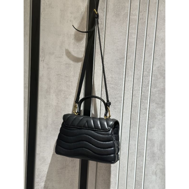 Túi L           V Hold Me