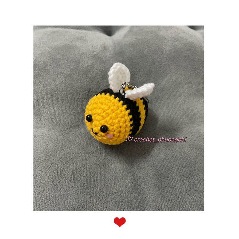 Móc khoá len hình ong dễ thương từ len handmade