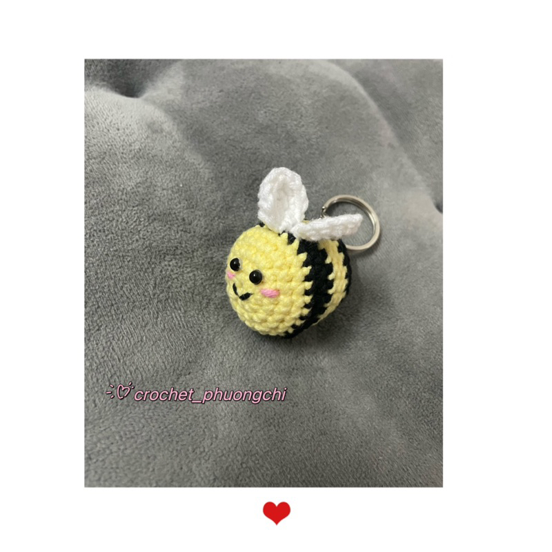 Móc khoá len hình ong dễ thương từ len handmade