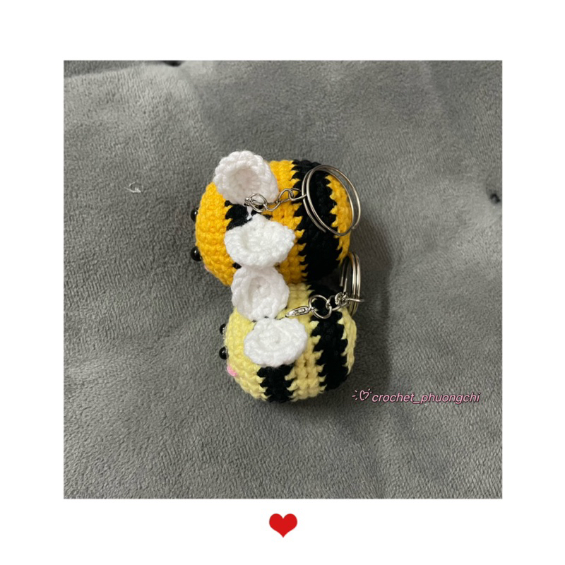 Móc khoá len hình ong dễ thương từ len handmade
