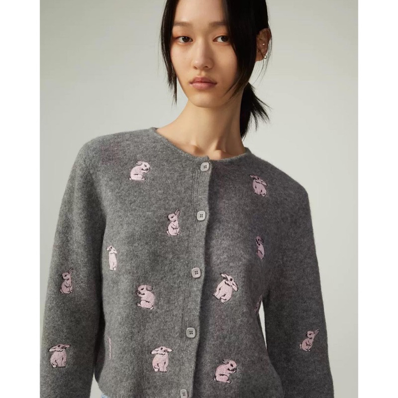 Khoác len thỏ thêu Zr