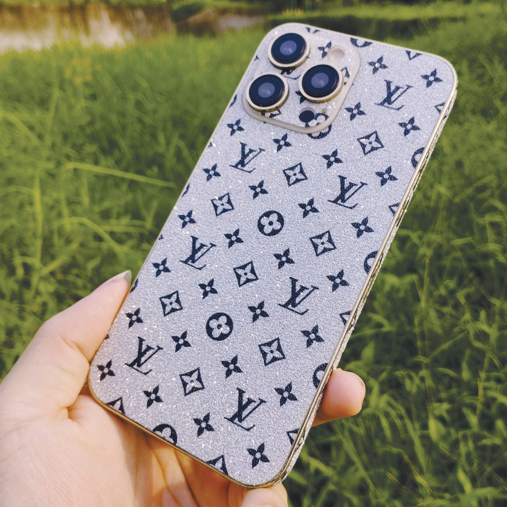 Skin Kim Tuyến Nhũ Bạc Lv Iphone 5/5S Đến 14Promax Và Các Dòng Máy (02)