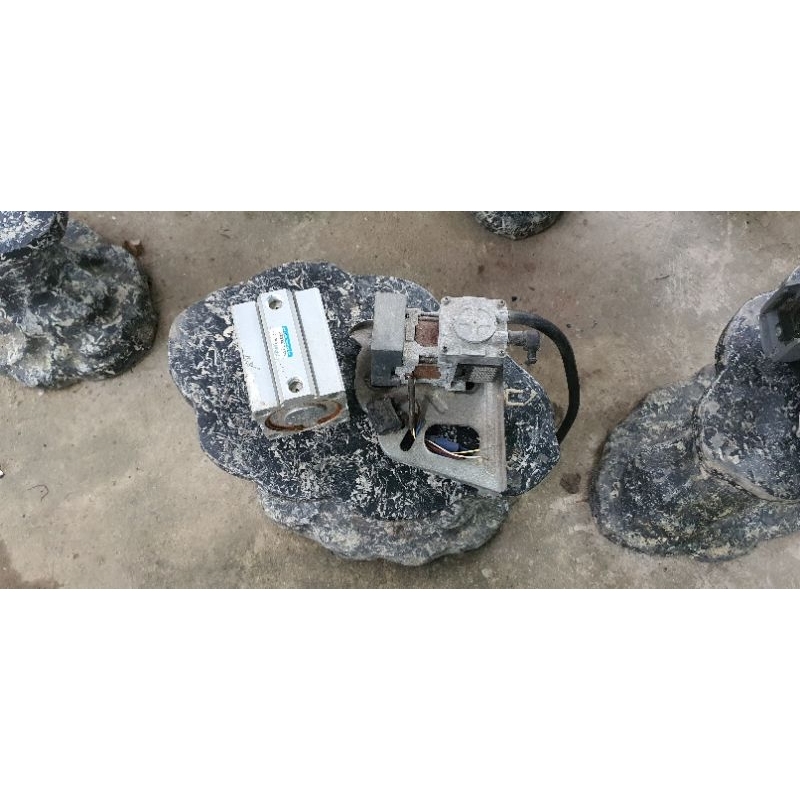 Si lanh khí nén hành trình 10 cm kích thước như ảnh và bơm nén khí hút chân không đều dc