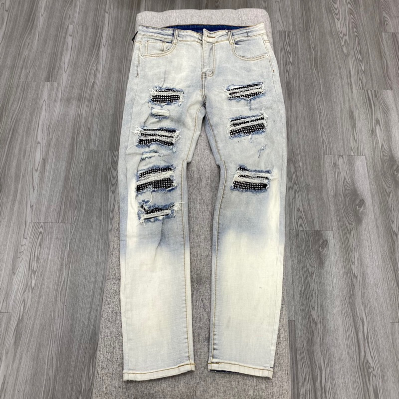 Quần jean amiri đính đá wash màu xanh bạc phong cách boy phố,quần bò đính đá màu loang bạc rách tua vải denim co giãn