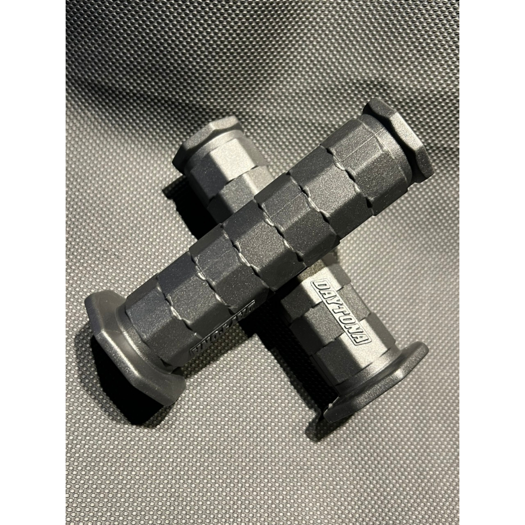 Bao tay daytona gai vuông không gù gắn nhiều xe máy