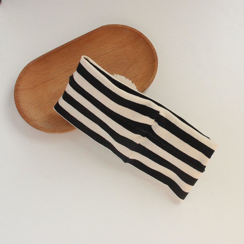 Turban sọc con ong dễ thương cho bé