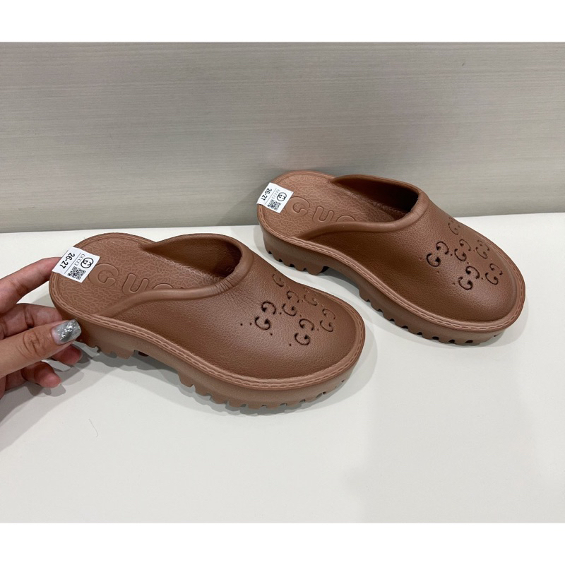 Sục Gụci cho bé