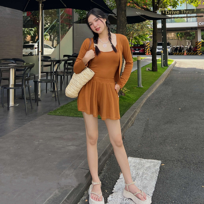 Set 3 món áo dây croptop quần shorts giả váy kèm áo khoác cardigan, chất vải thun tăm