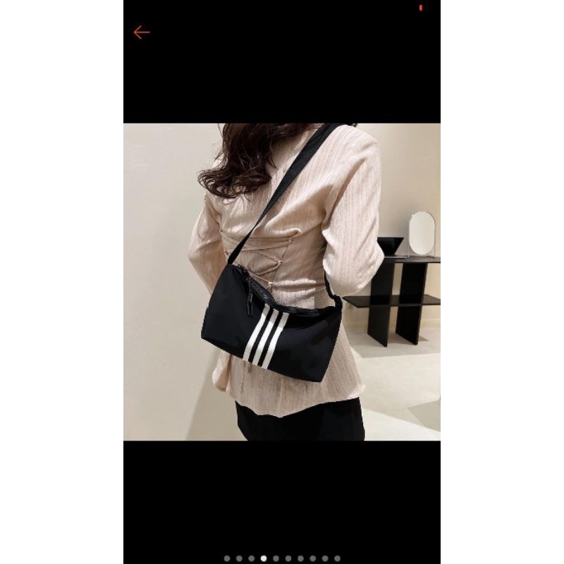Túi đeo chéo kẻ sọc