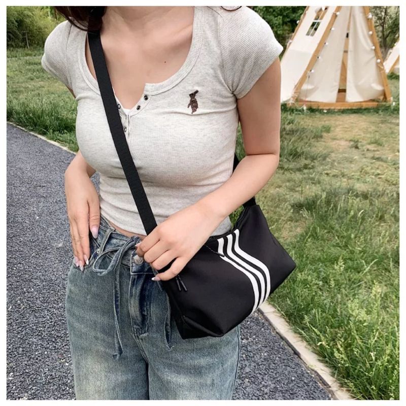 Túi đeo chéo kẻ sọc