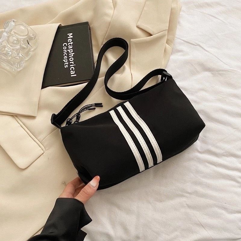 Túi đeo chéo kẻ sọc