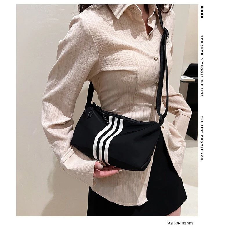 Túi đeo chéo kẻ sọc