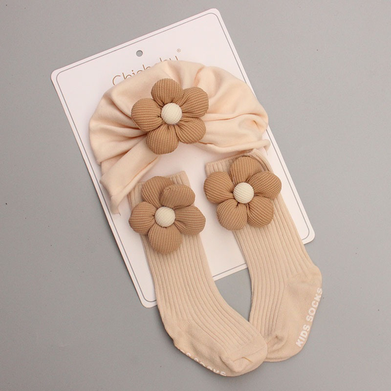 Set mũ và tất hoa cho bé gái