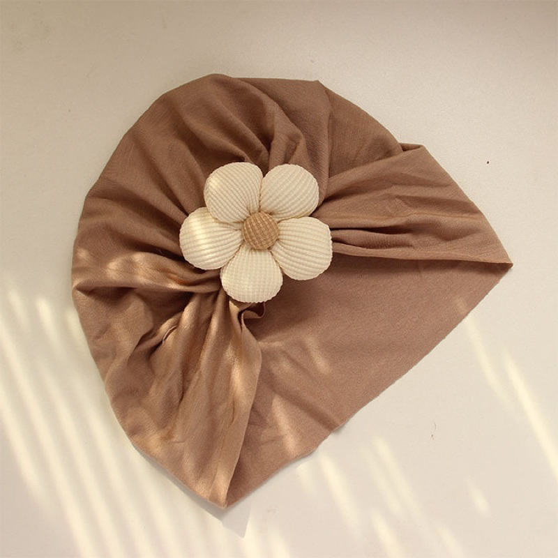 Set mũ và tất hoa cho bé gái