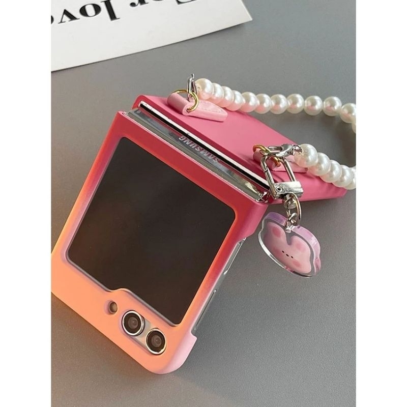 Ốp Z Flip5 - Z Flip4 - Z Flip3 - Flip5 5G hồng ombre kèm dây ngọc và tag thỏ treo dễ thương tiểu thư