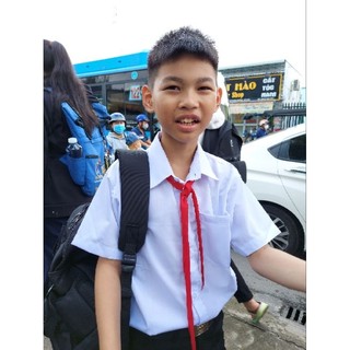 Áo sơ mi trắng nam học sinh.