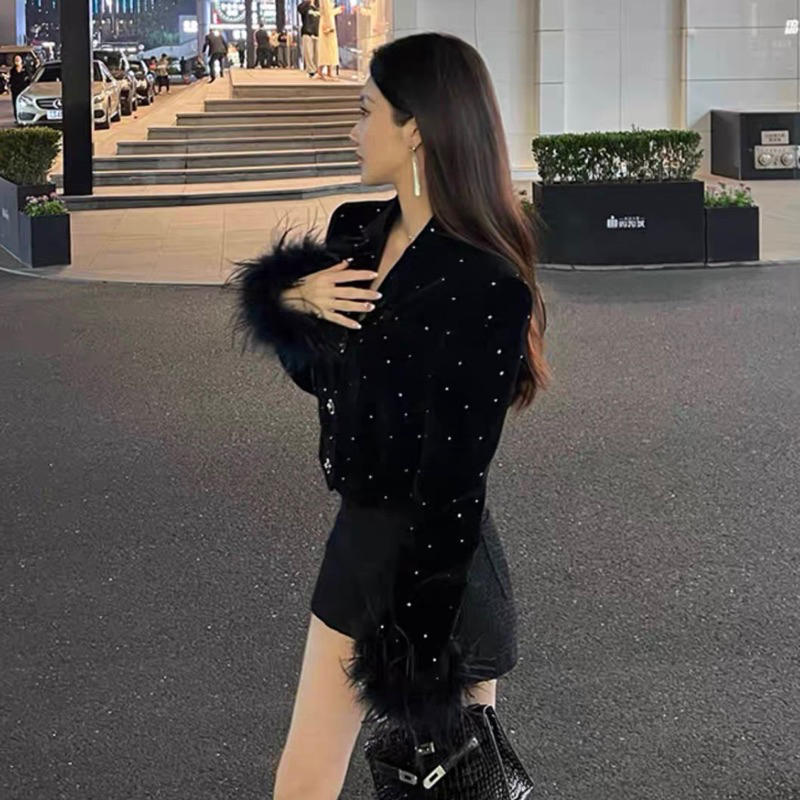 Anvy Jacket_Black   áo khoác nhung croptop đính đá dài tay kèm lông có thể tháo rời