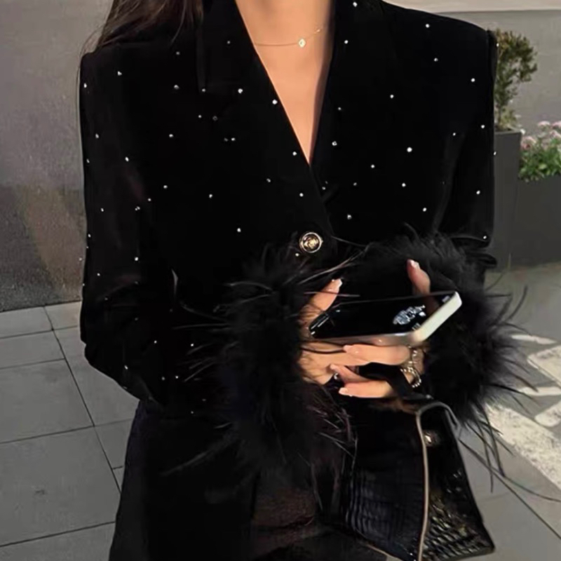 Anvy Jacket_Black   áo khoác nhung croptop đính đá dài tay kèm lông có thể tháo rời