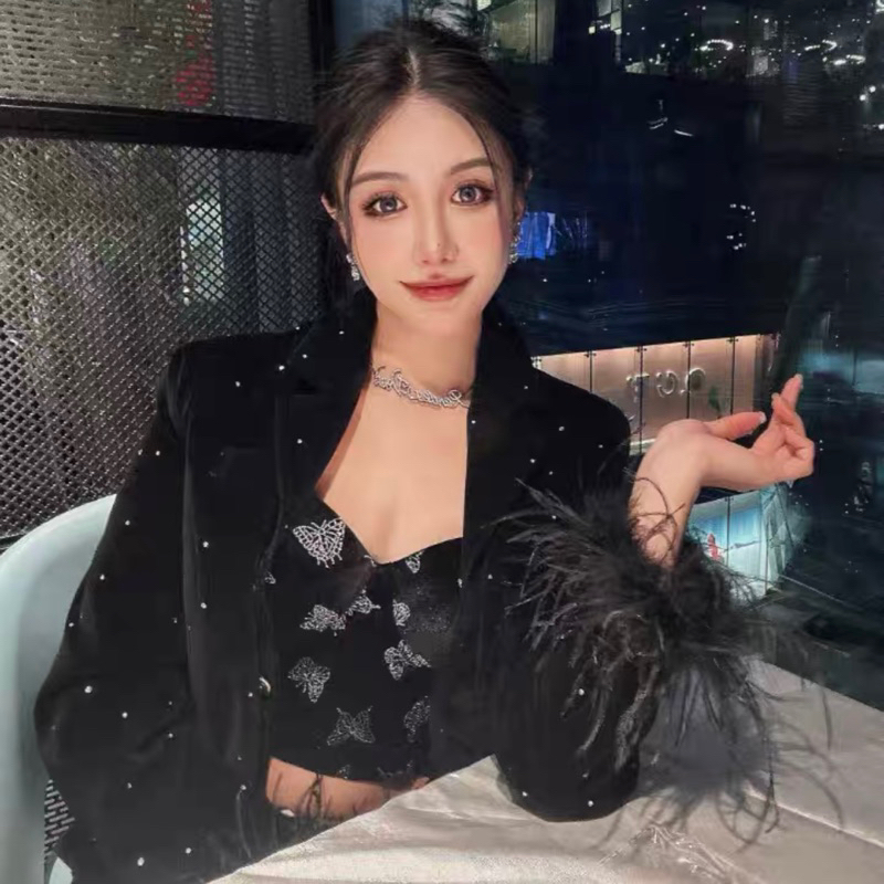 Anvy Jacket_Black   áo khoác nhung croptop đính đá dài tay kèm lông có thể tháo rời