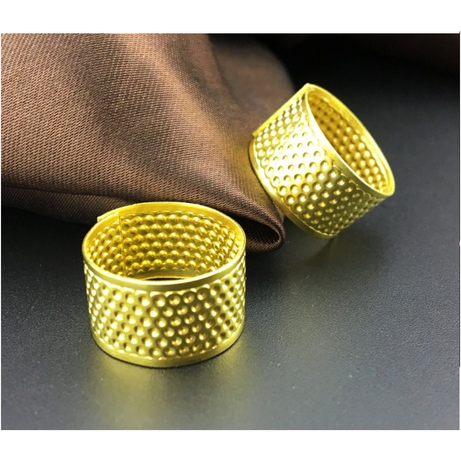 Xỏ chỉ , kim thêu tranh chữ thập