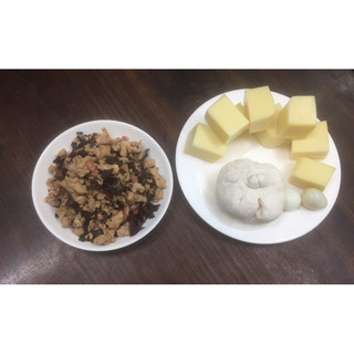 Bánh Bao Nhân Gà lạp xưởng 2 trứng cút.