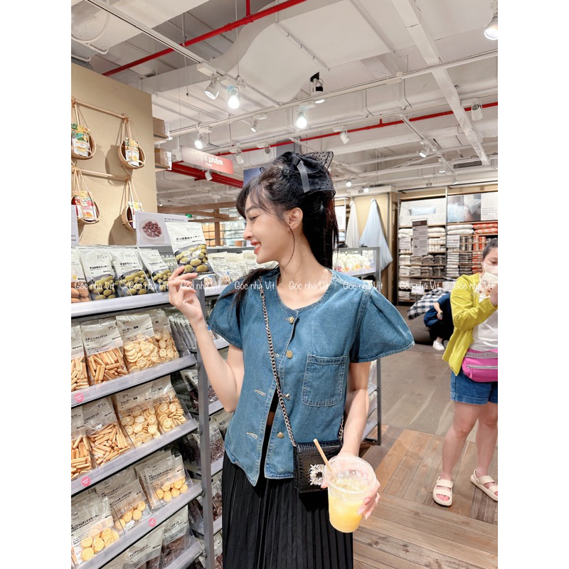 Áo Jean đính nút tay phồng xếp ly