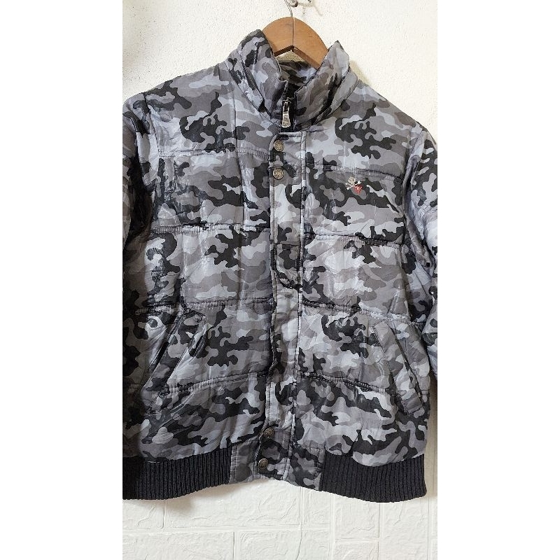 Áo khoác bé trai phao hiệu size 140.