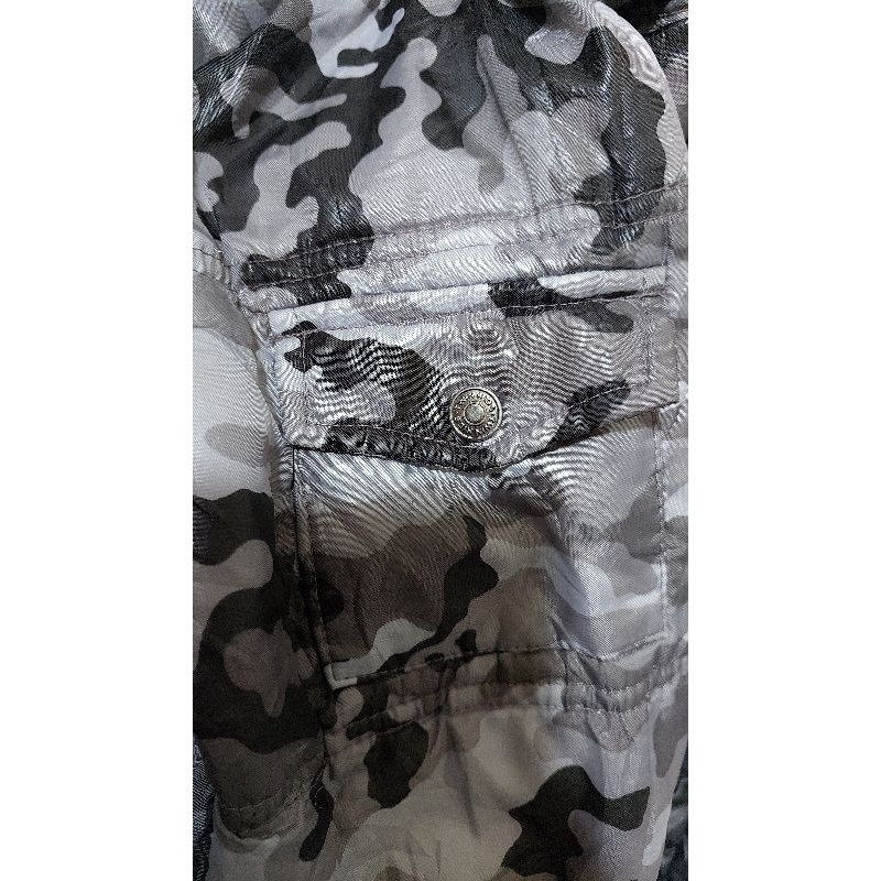 Áo khoác bé trai phao hiệu size 140.