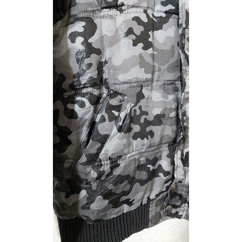 Áo khoác bé trai phao hiệu size 140.