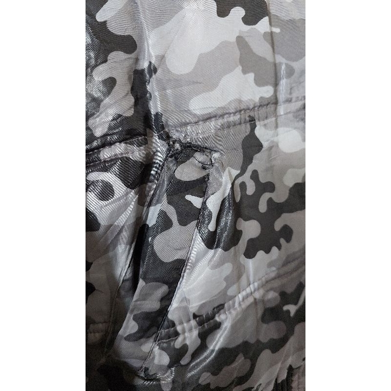 Áo khoác bé trai phao hiệu size 140.