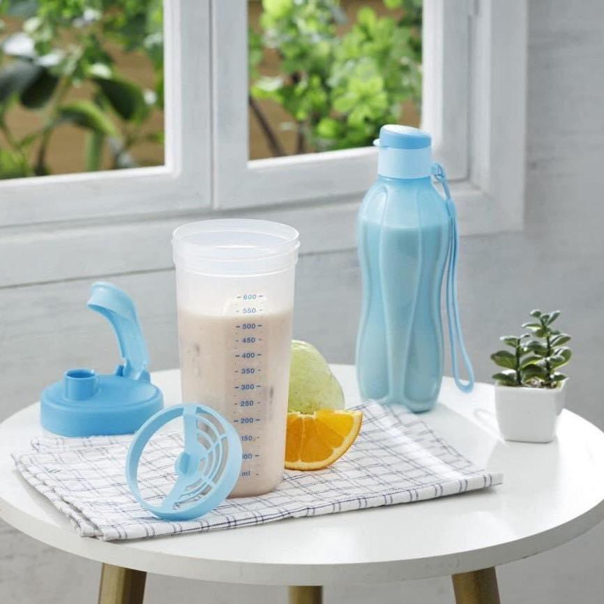 Bộ bình lắc sinh tố mềm, cà phê Shake N Go Tupperware dung tích 500ml gồm bình đựng nước 500ml