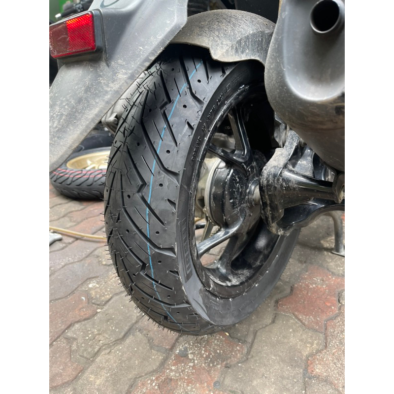 Lốp trước pirelly size 110/80-14 dành cho nvx
