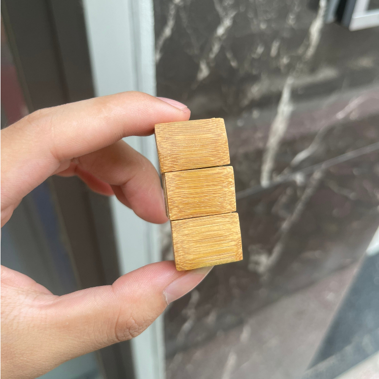 Cóng sứ chim chào mào hàng  trơn viền kim tặng gắn kèm tai