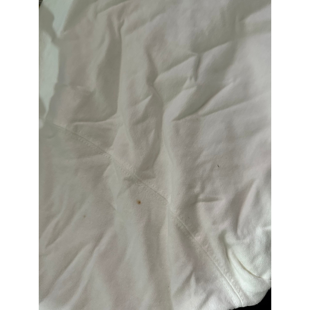 Áo Champ mới màu Trắng 100% authentic , lỗi nhẹ , bẩn nhẹ giặt ra