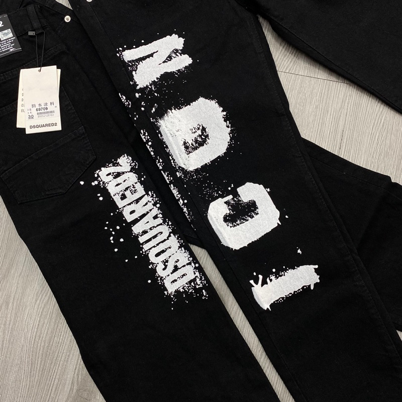 Quần jean dsq2 icon đen trơn chữ sơn icon trắng đơn giản không rách,quần bò icon chữ icon dọc đùi