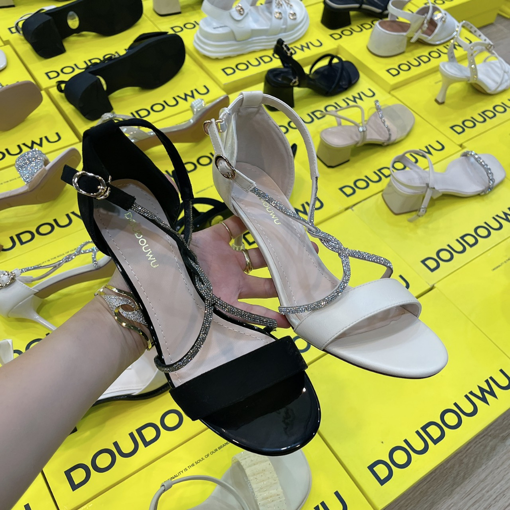 Sandal bít gót vuông 6 cm,Giày Xăng đan nữ mùa hè quai ngang khóa cài mắt cá chính hãng nội địa Trung Mã OK13