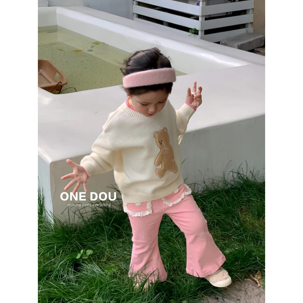 Áo len gấu nâu , quần loe QCCC Bé Gái