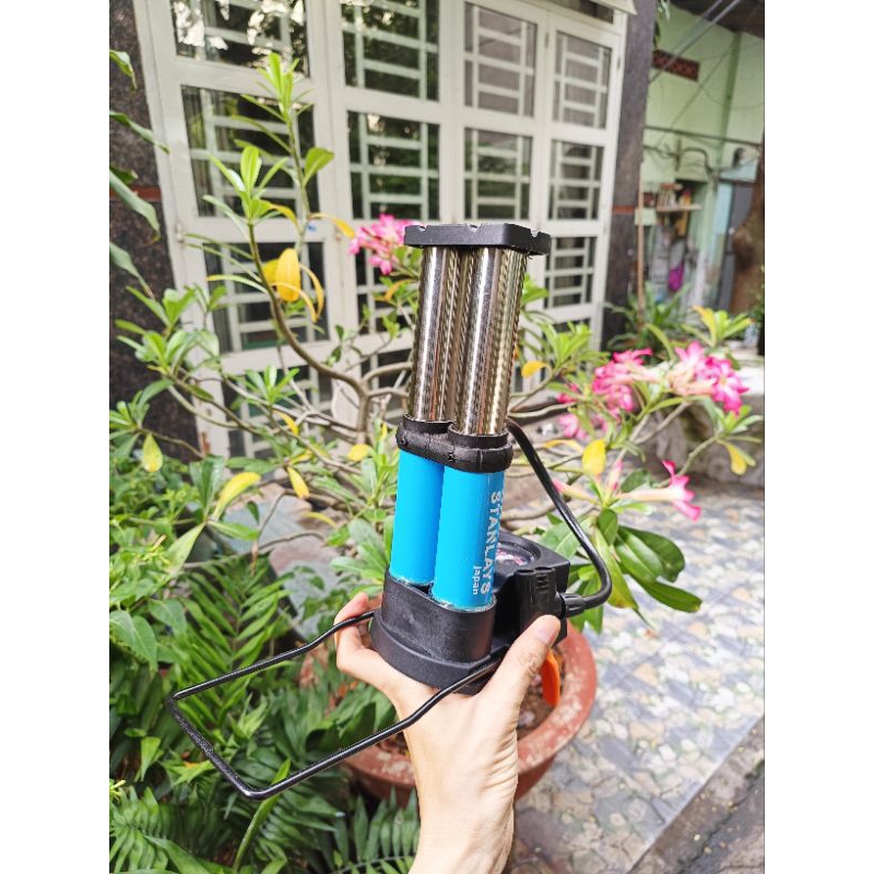 Bơm đạp chân mini gấp gọn Stanley